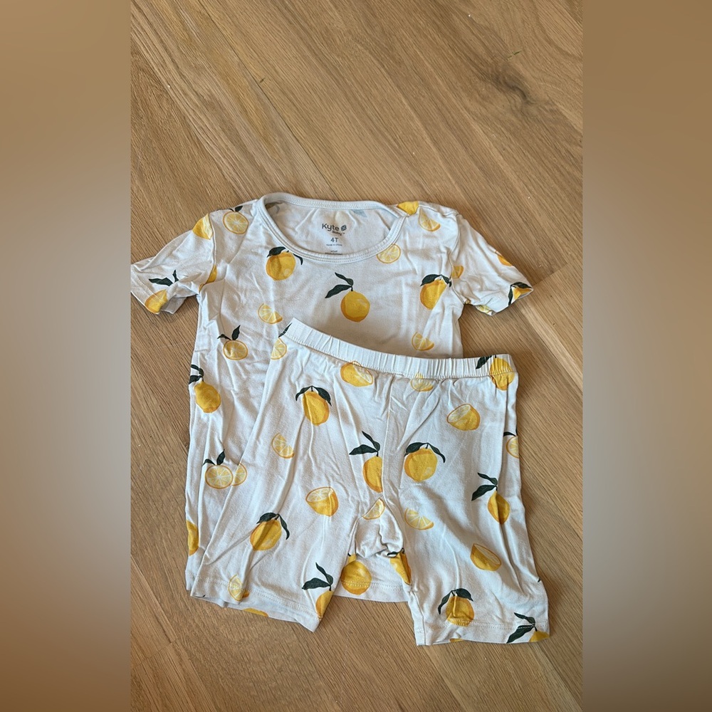 Kyte Baby 4T White & Yellow Lemon Print Pajama Set